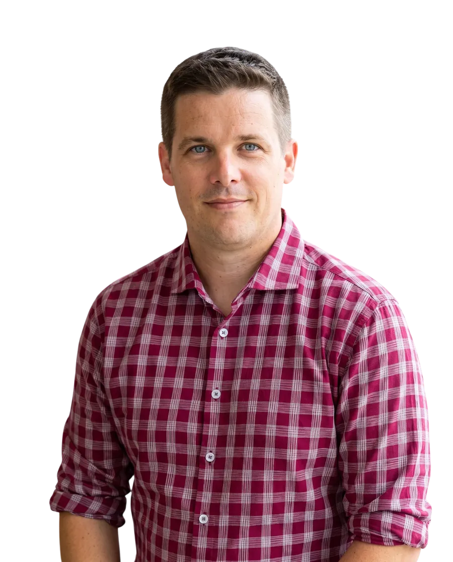 Marc Bourdin, fondateur de BM CONSULTING, en chemise à carreaux